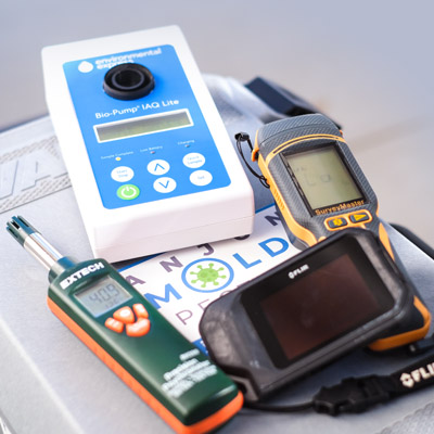 Tanjun Mold Inspections thorough inspections using specialized equipment like Moisture Content measuring devices, thermal imaging cameras, air pumps and hygro-thermometers.